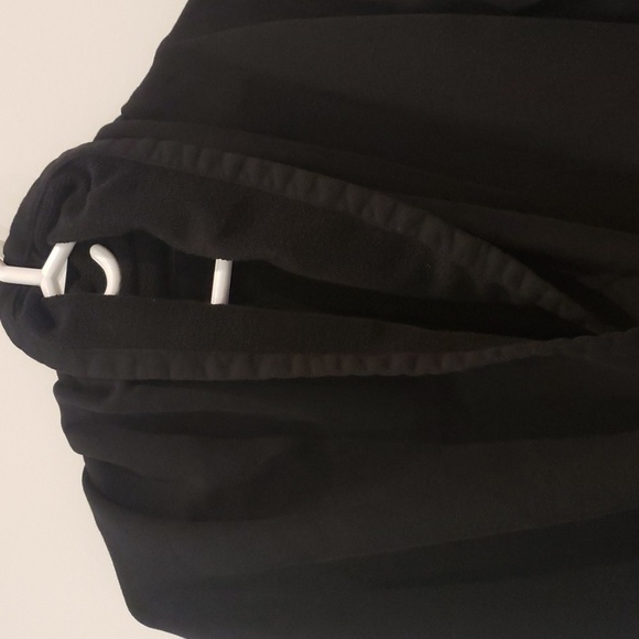 WILFRED Free Aritzia Black Hoodie Gold Diamond Studs Womens Large - Picture 5 of 9